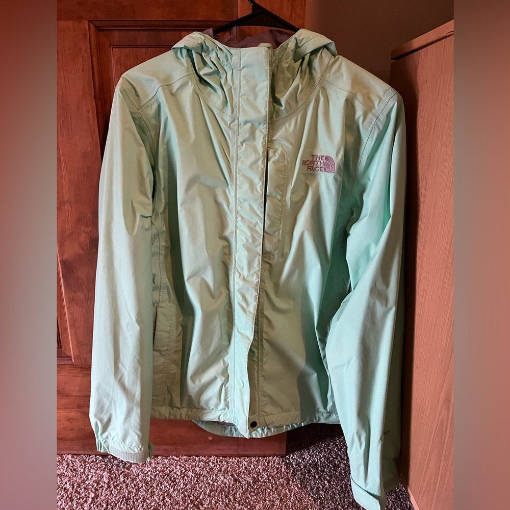 North Face wind breaker. Size small